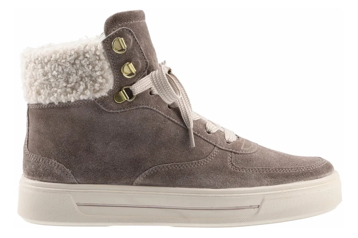 Caitlin sold by The Walking Company