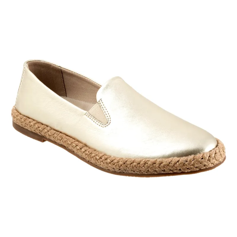 Poppy sold by The Walking Company