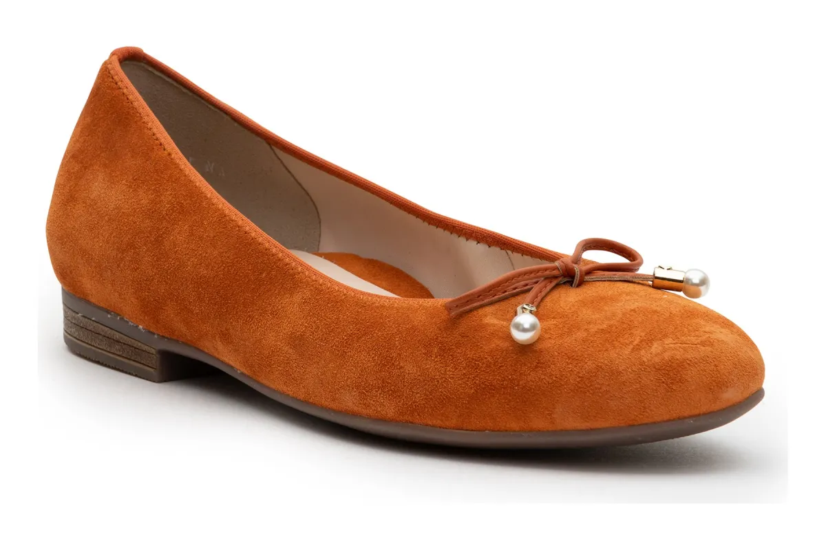 Scout sold by The Walking Company