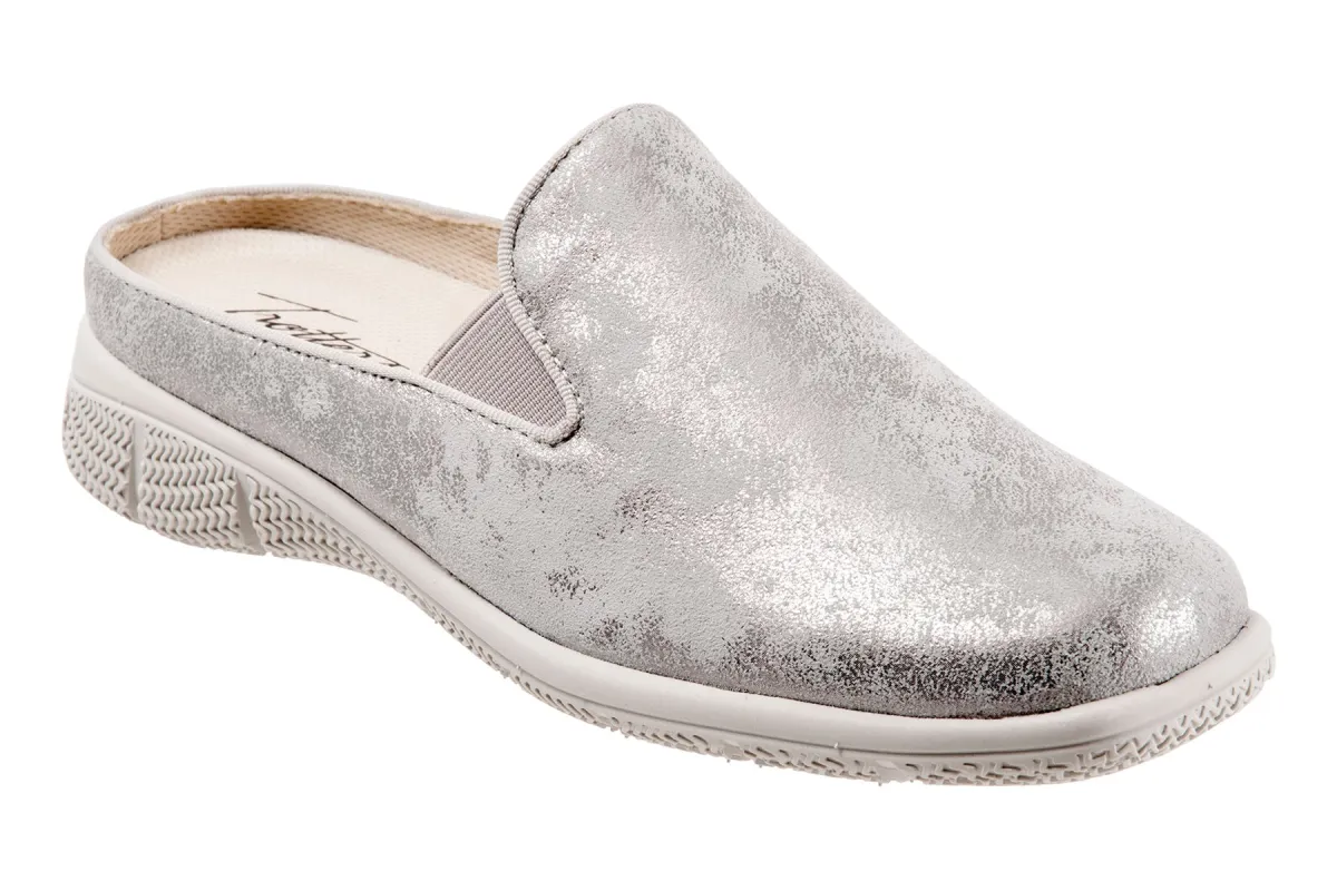 レア☆adidas × Lotta Volkova Trefoil Mules Adidas X Lotta Volkova X Lotta Volkova Trefoil Logo Mules In