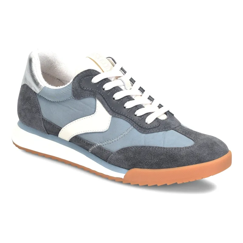 Kat sold by The Walking Company