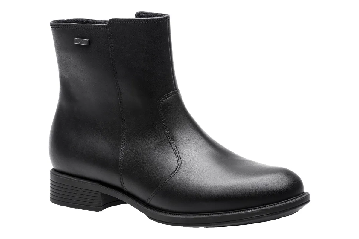 Urbana sold by The Walking Company