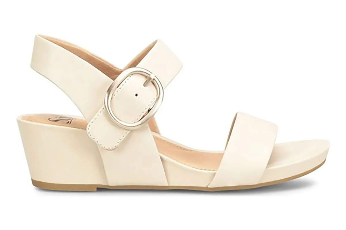 Vaya sold by The Walking Company