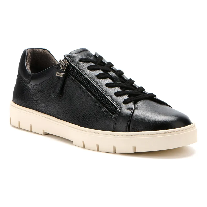 Roam Lace sold by The Walking Company