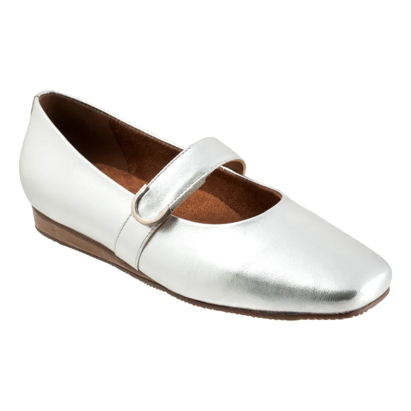 Valdivia sold by The Walking Company