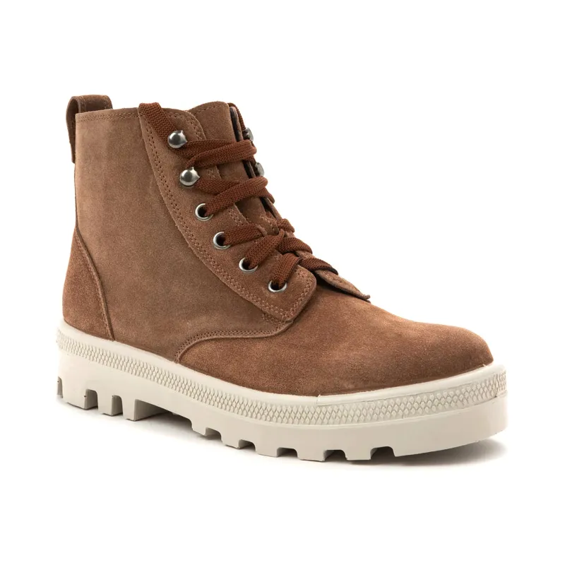 Canoe sold by The Walking Company