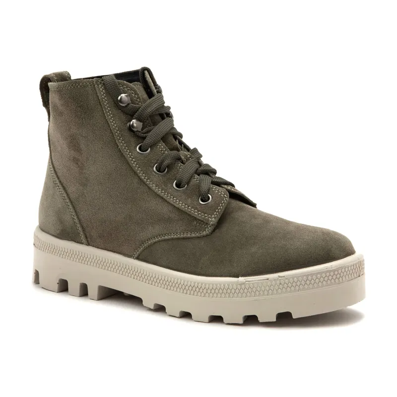 Canoe sold by The Walking Company