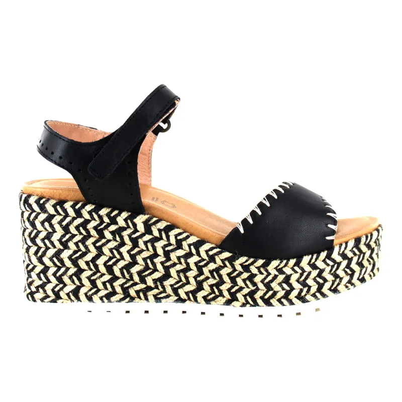 Blanes sold by The Walking Company