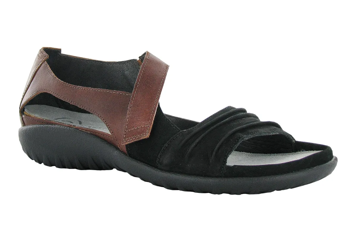 Papaki sold by The Walking Company