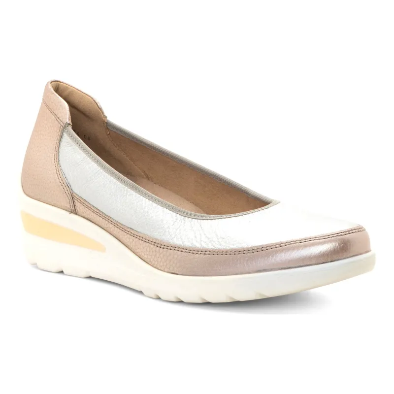 Zinnia made by The Walking Company