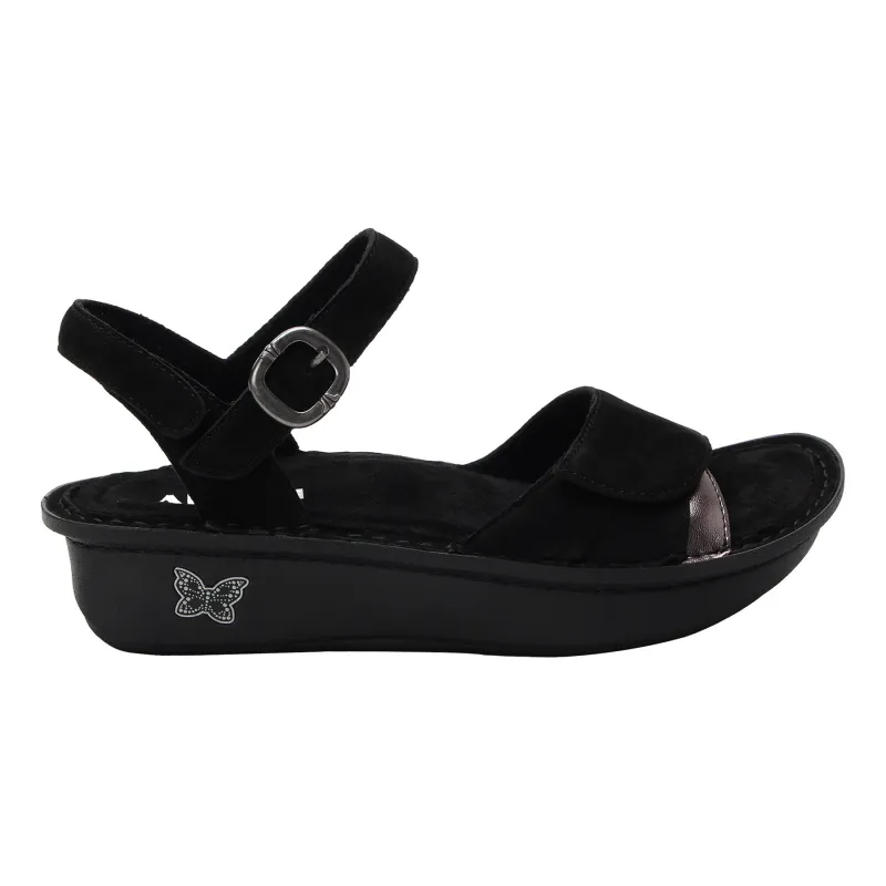 Klementine sold by The Walking Company