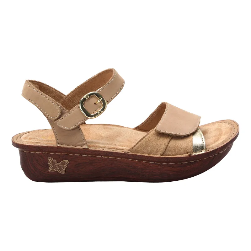 Klementine sold by The Walking Company