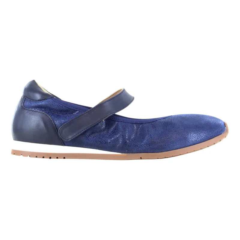 Pure made by Naot