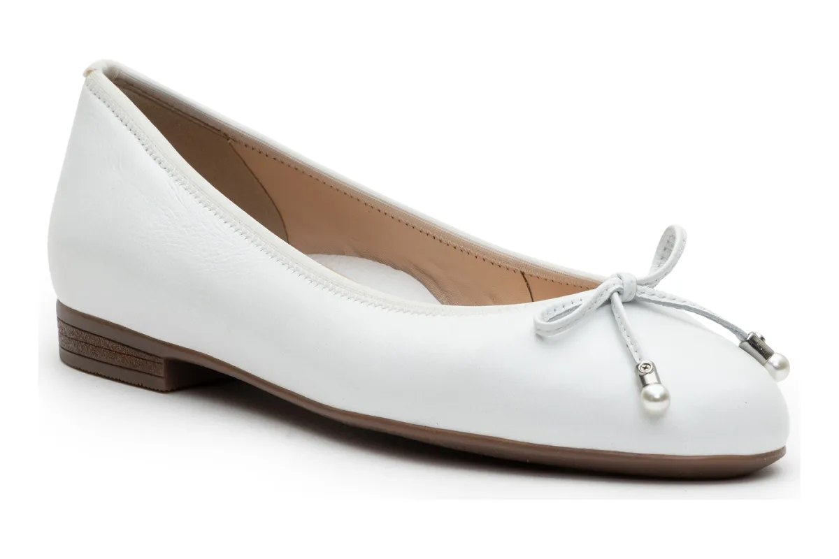 Scout sold by The Walking Company