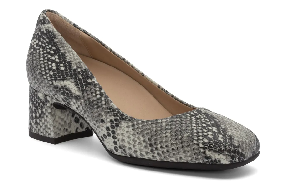 Avenue Pump Metatarsal sold by The Walking Company