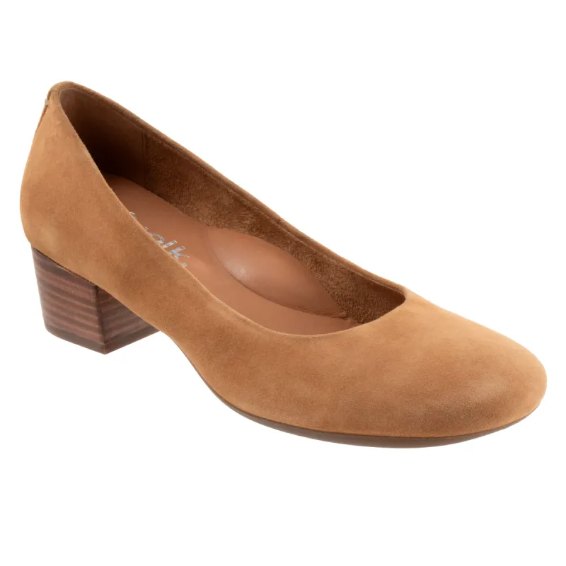 Lynn sold by The Walking Company