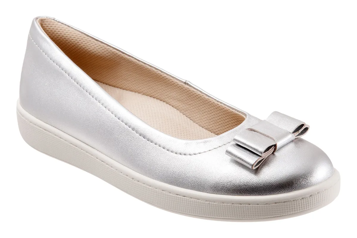 Avery sold by The Walking Company