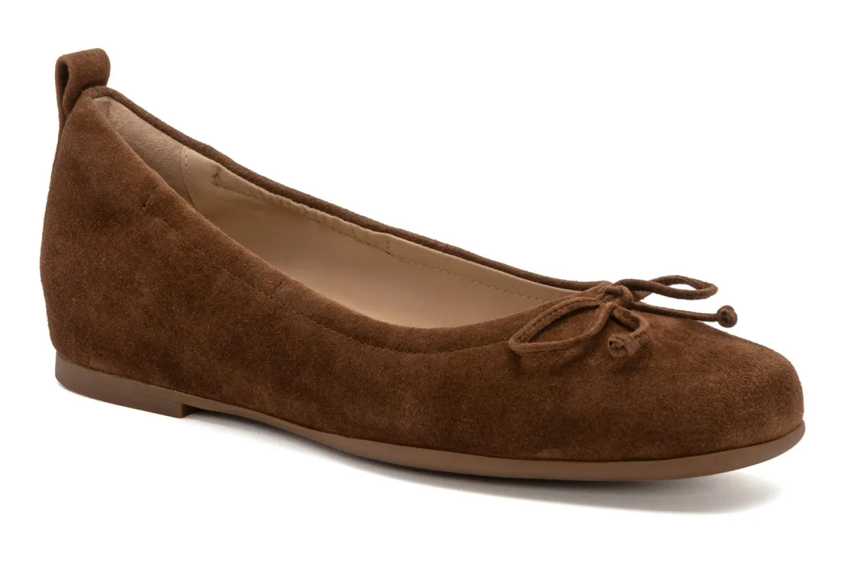 Cadence Bow sold by The Walking Company