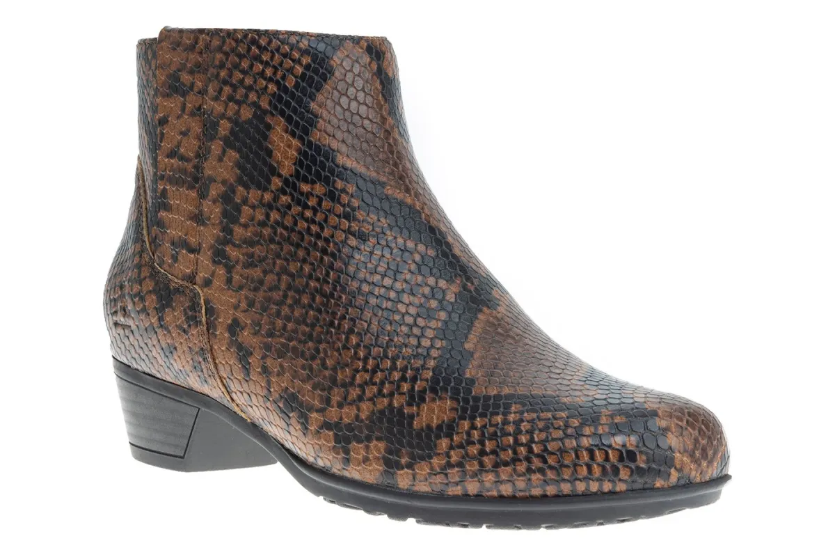 MELANIE sold by The Walking Company