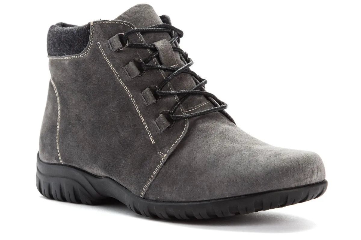 Delaney made by Propet