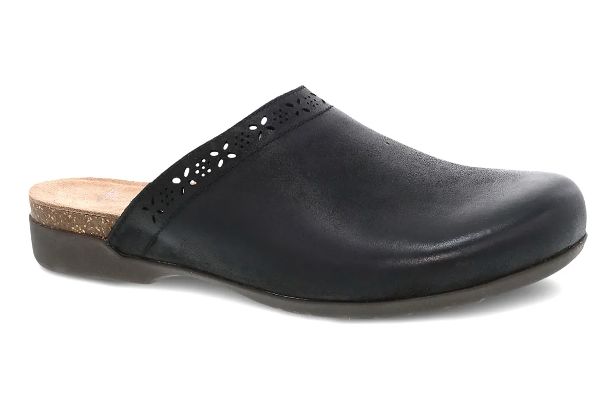 Robbie sold by The Walking Company