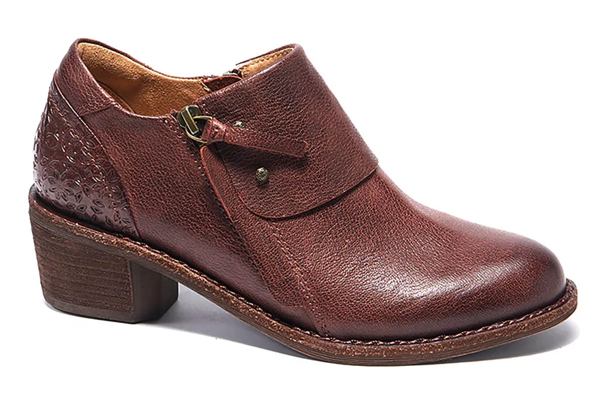 Michelle sold by The Walking Company