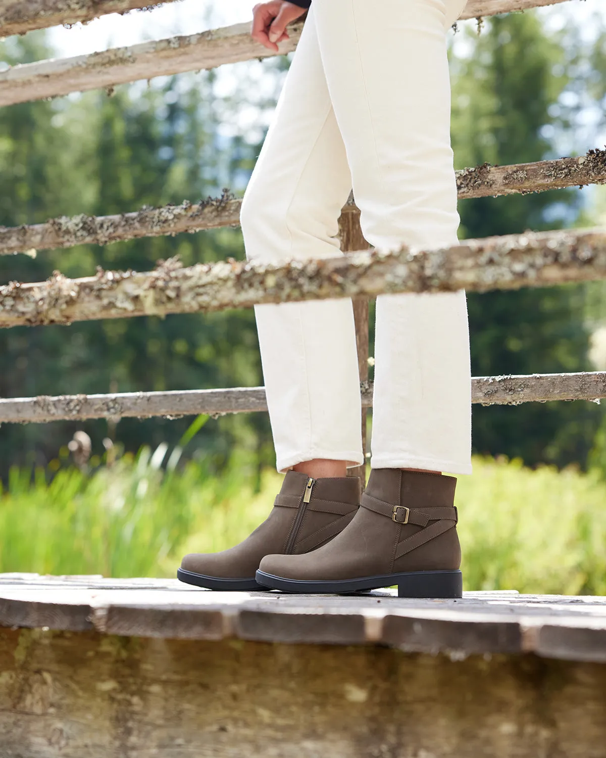 Compass Buckle Metatarsal sold by The Walking Company product image thumbnail 3