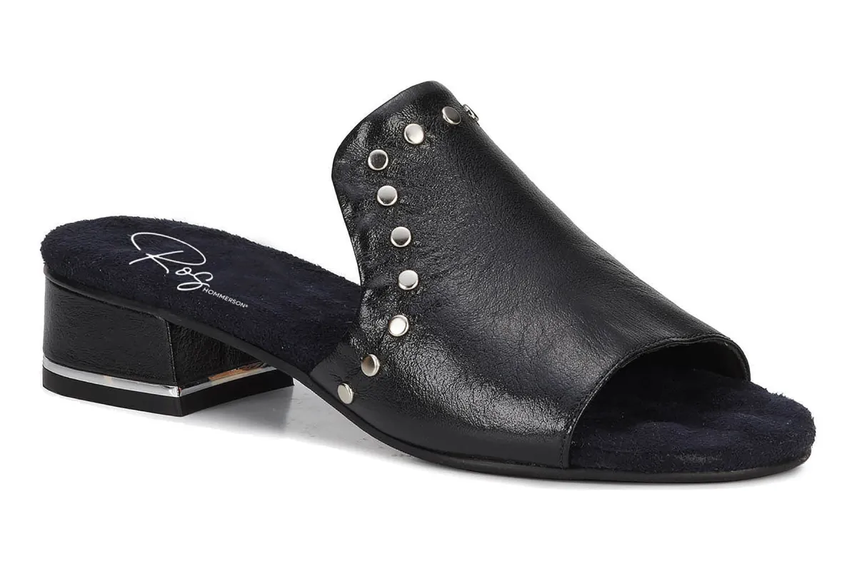 Bizzy sold by The Walking Company