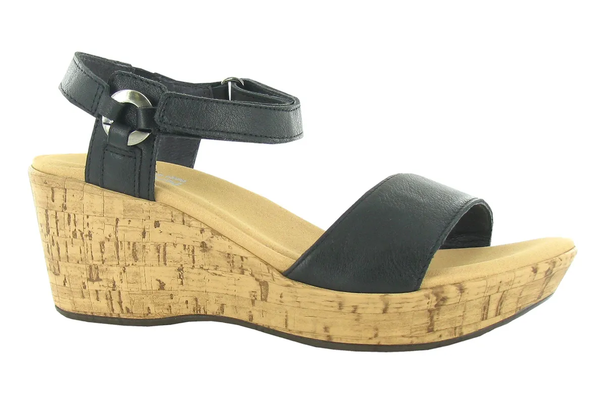 Pier sold by The Walking Company