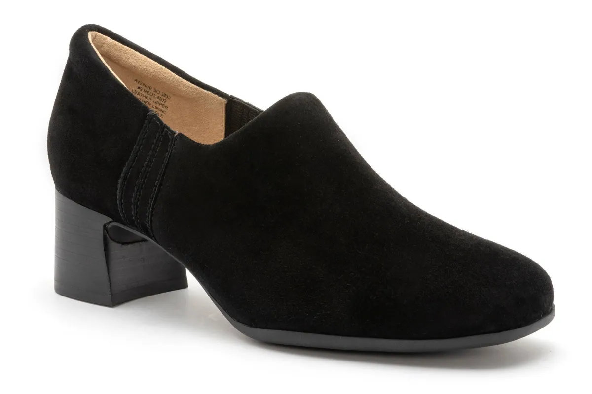 Avenue Slip On Metatarsal sold by The Walking Company
