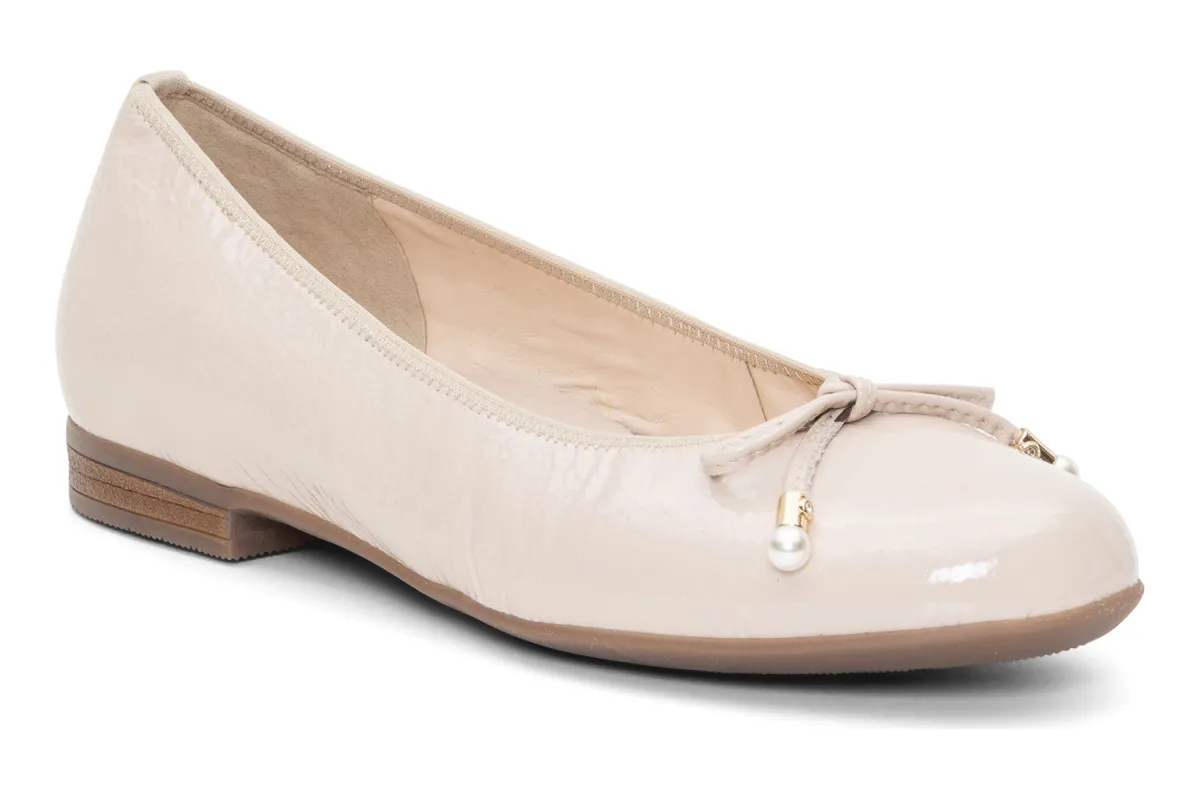 Scout sold by The Walking Company