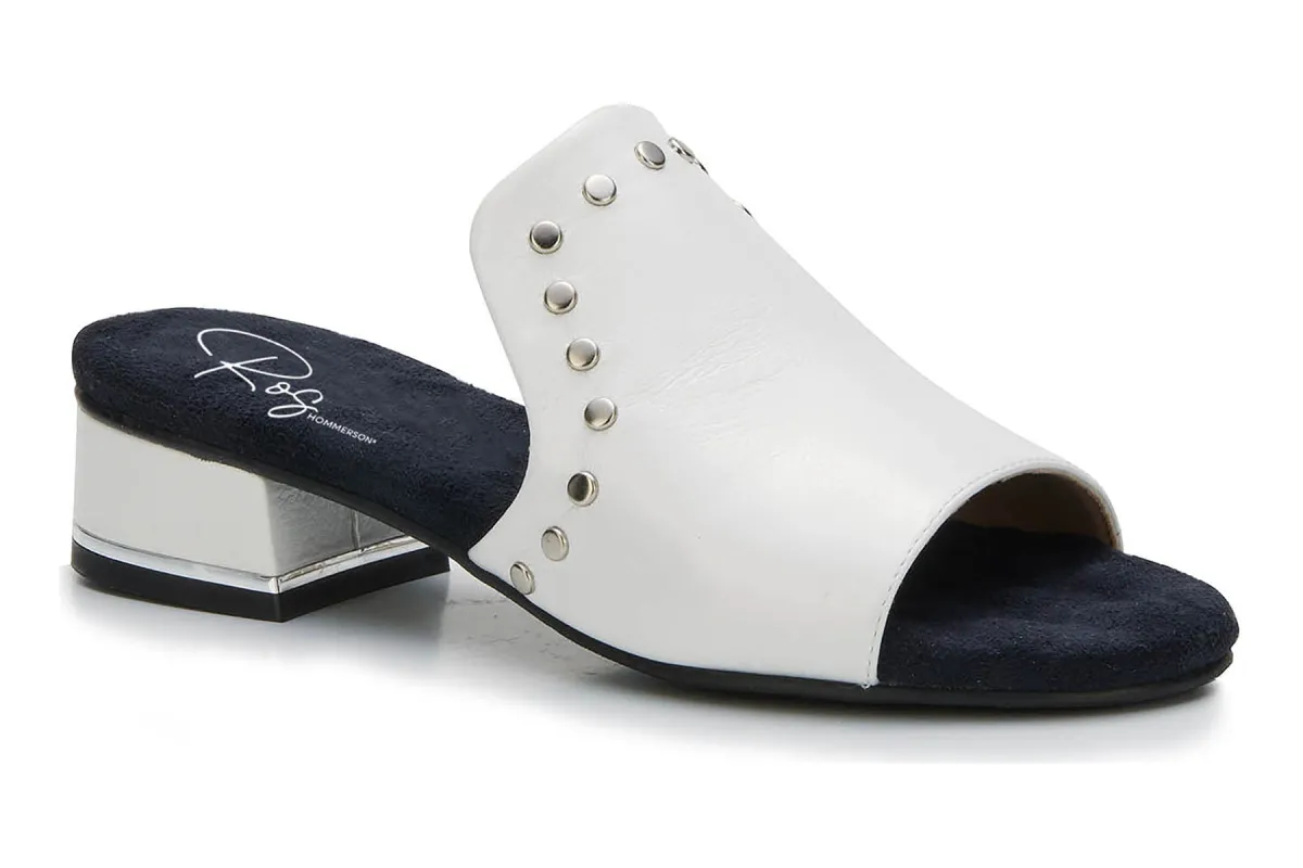 Bizzy sold by The Walking Company