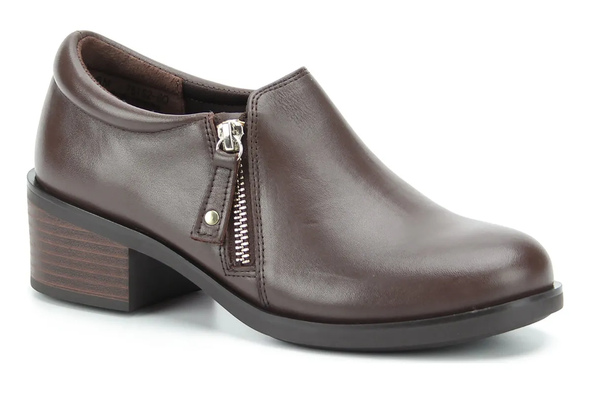 Daphne sold by The Walking Company