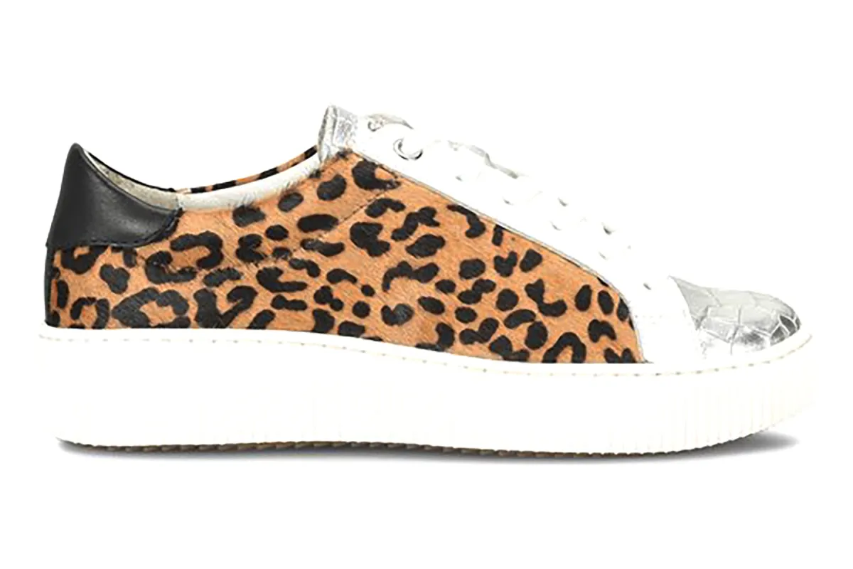 Fianna sold by The Walking Company