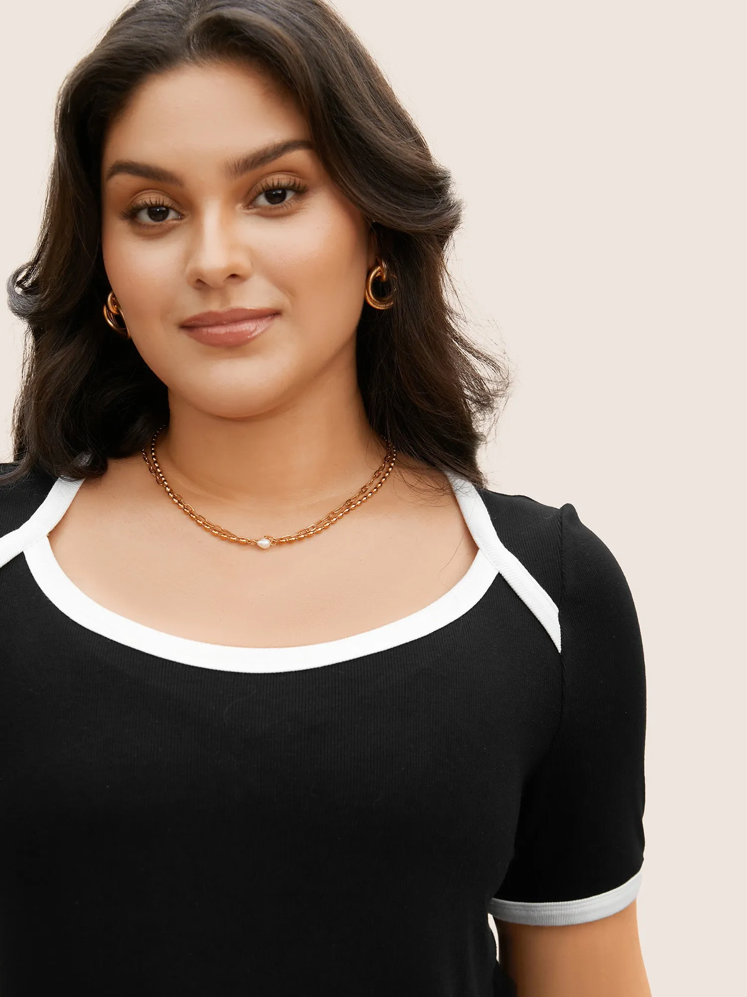 Asymmetrical Neck Contrast Trim Pit Strip T-shirt sold by Bloomchic product image thumbnail 3