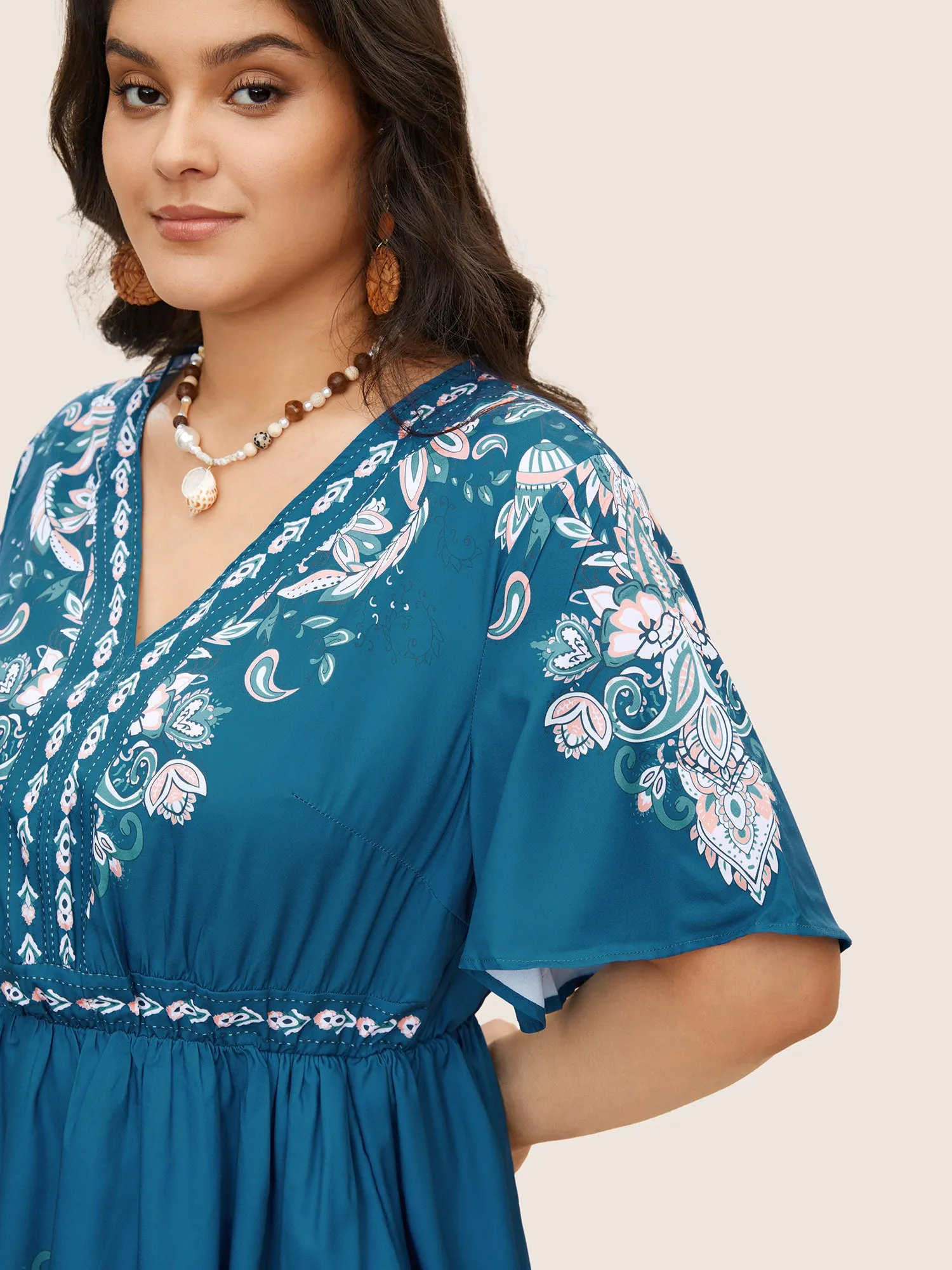 Bandana Print Ruffle Sleeve V Neck Pocket Knee Dress sold by Bloomchic product image thumbnail 4