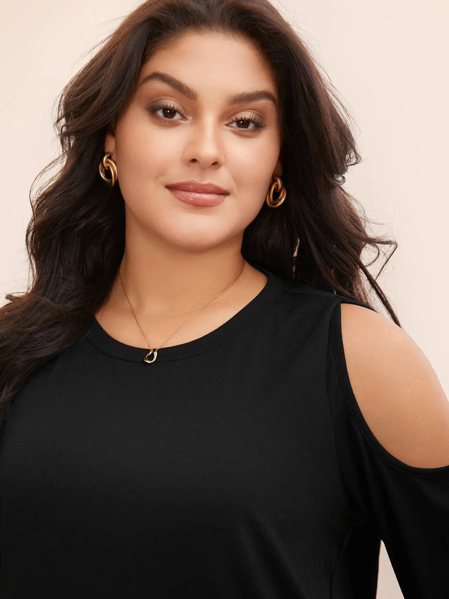 Supersoft Essentials Solid Cold Shoulder T-shirt sold by Bloomchic product image thumbnail 4