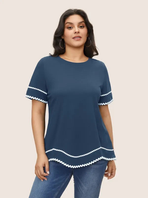 Cotton Contrast Trim Round Neck T-shirt sold by Bloomchic