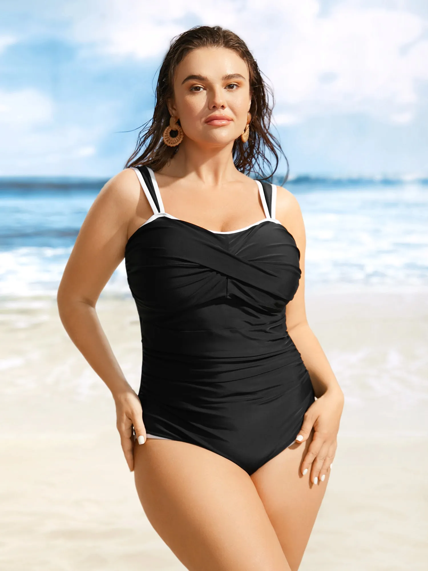 Heart Neckline Contrast Trim Two Piece Set Swim Dress sold by Bloomchic product image thumbnail 4