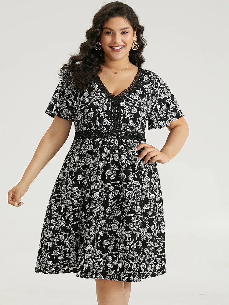 Silhouette Floral Print V Neck Ruffles Lace Panel Dress sold by Bloomchic product image thumbnail 5