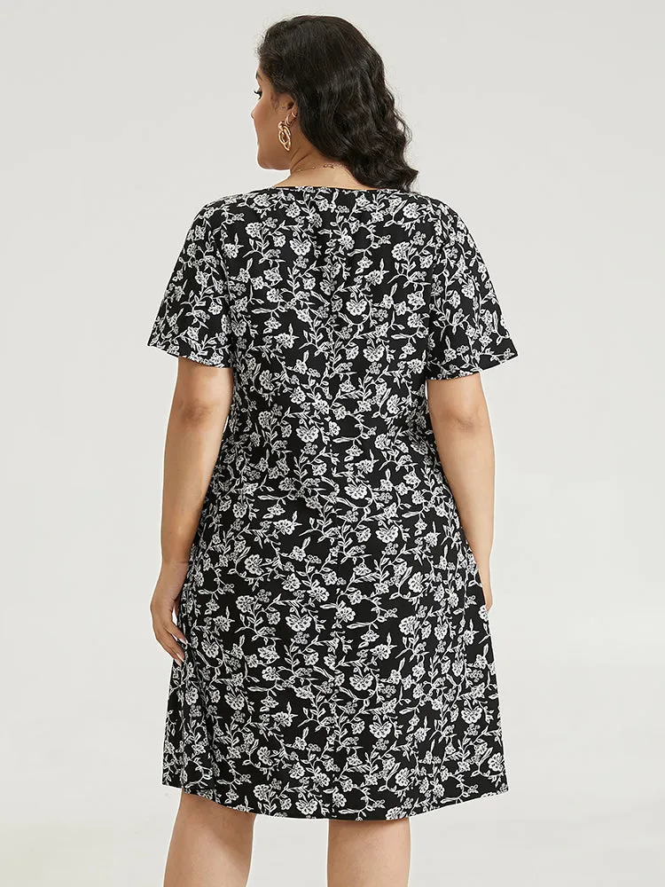 Silhouette Floral Print V Neck Ruffles Lace Panel Dress sold by Bloomchic product image thumbnail 2
