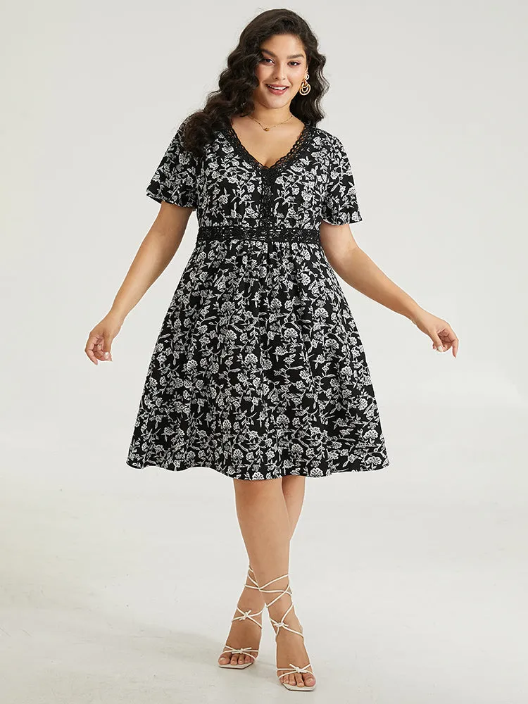 Silhouette Floral Print V Neck Ruffles Lace Panel Dress sold by Bloomchic product image thumbnail 4