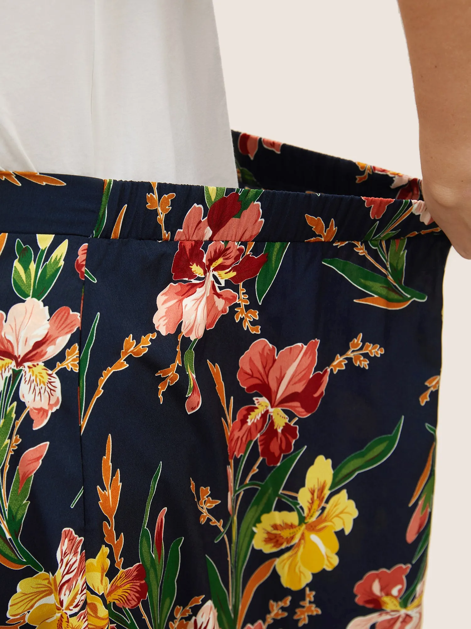 Floral Print Side Seam Pocket Skirt sold by Bloomchic product image thumbnail 4