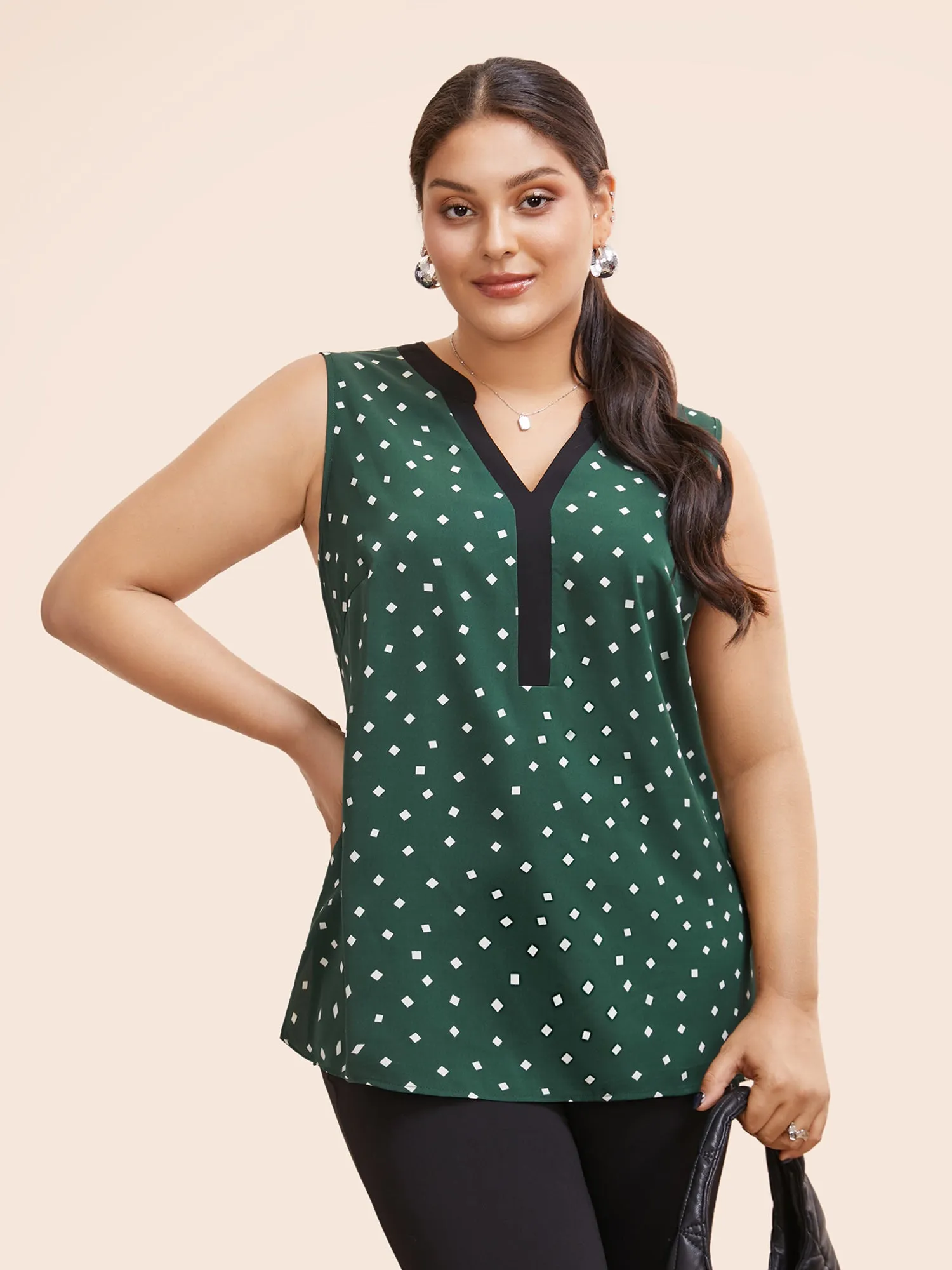Geometric Contrast Trim Split Hem Tank Top sold by Bloomchic