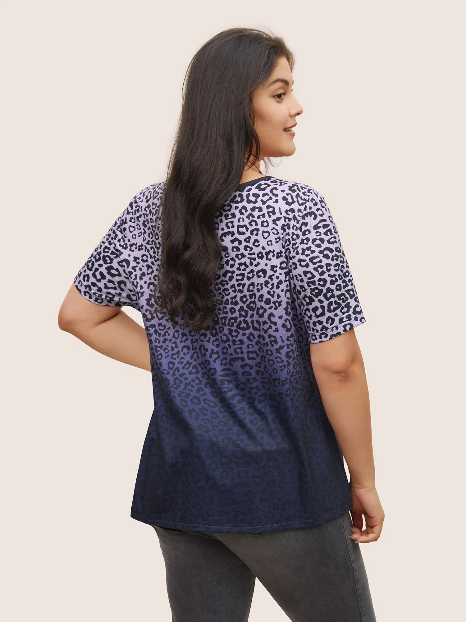 V Neck Ombre Leopard Contrast Trim T-shirt sold by Bloomchic product image thumbnail 2