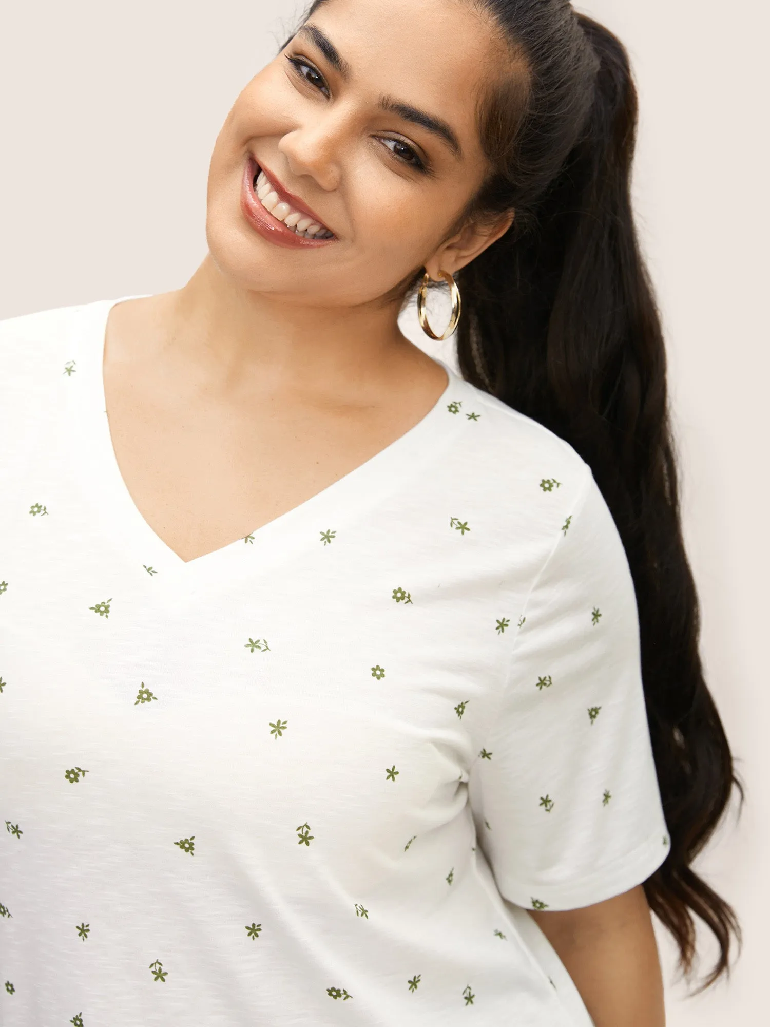 Small Flora Print V Neck T-shirt sold by Bloomchic product image thumbnail 4