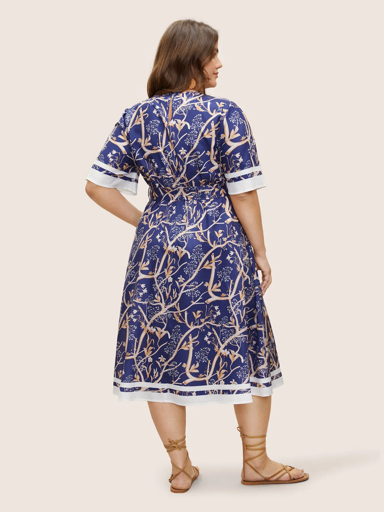 Plants Print Contrast Belted Pleated Dress sold by Bloomchic product image thumbnail 4