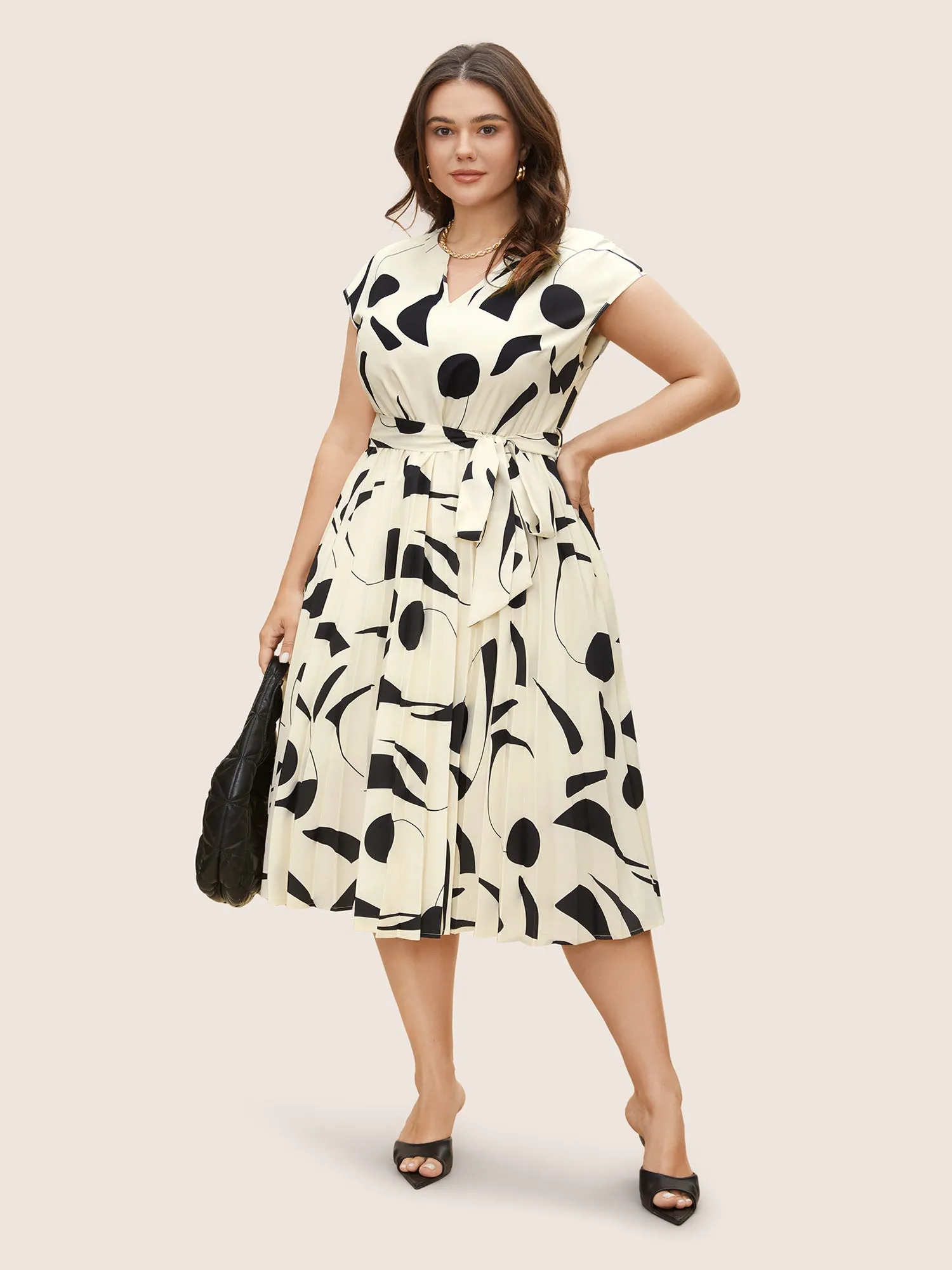 Silhouette Floral Print Cap Sleeve Midi Dress sold by Bloomchic product image thumbnail 2