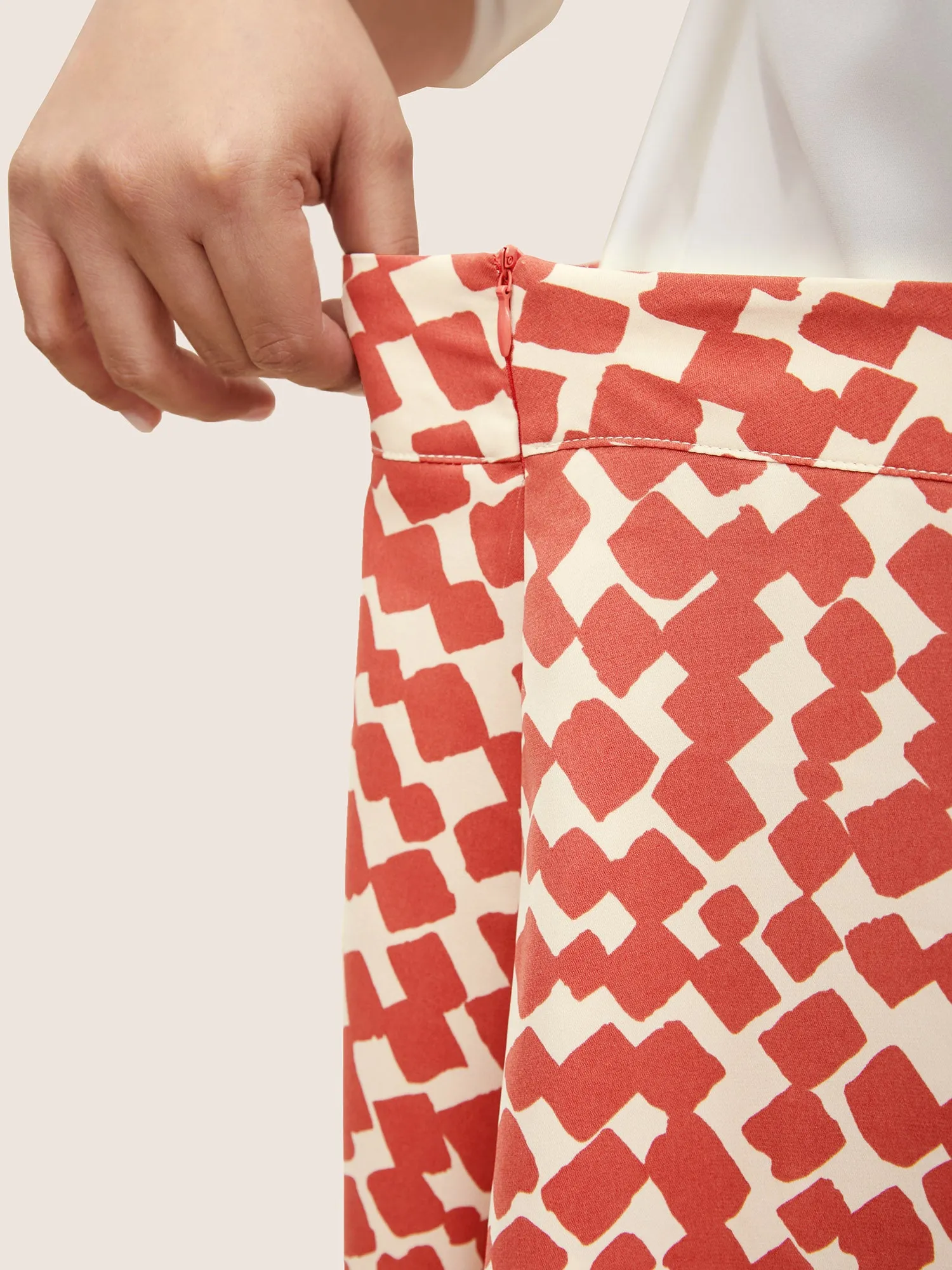 Geometric Print Elastic Waist Pocket Midi Skirt sold by Bloomchic product image thumbnail 3