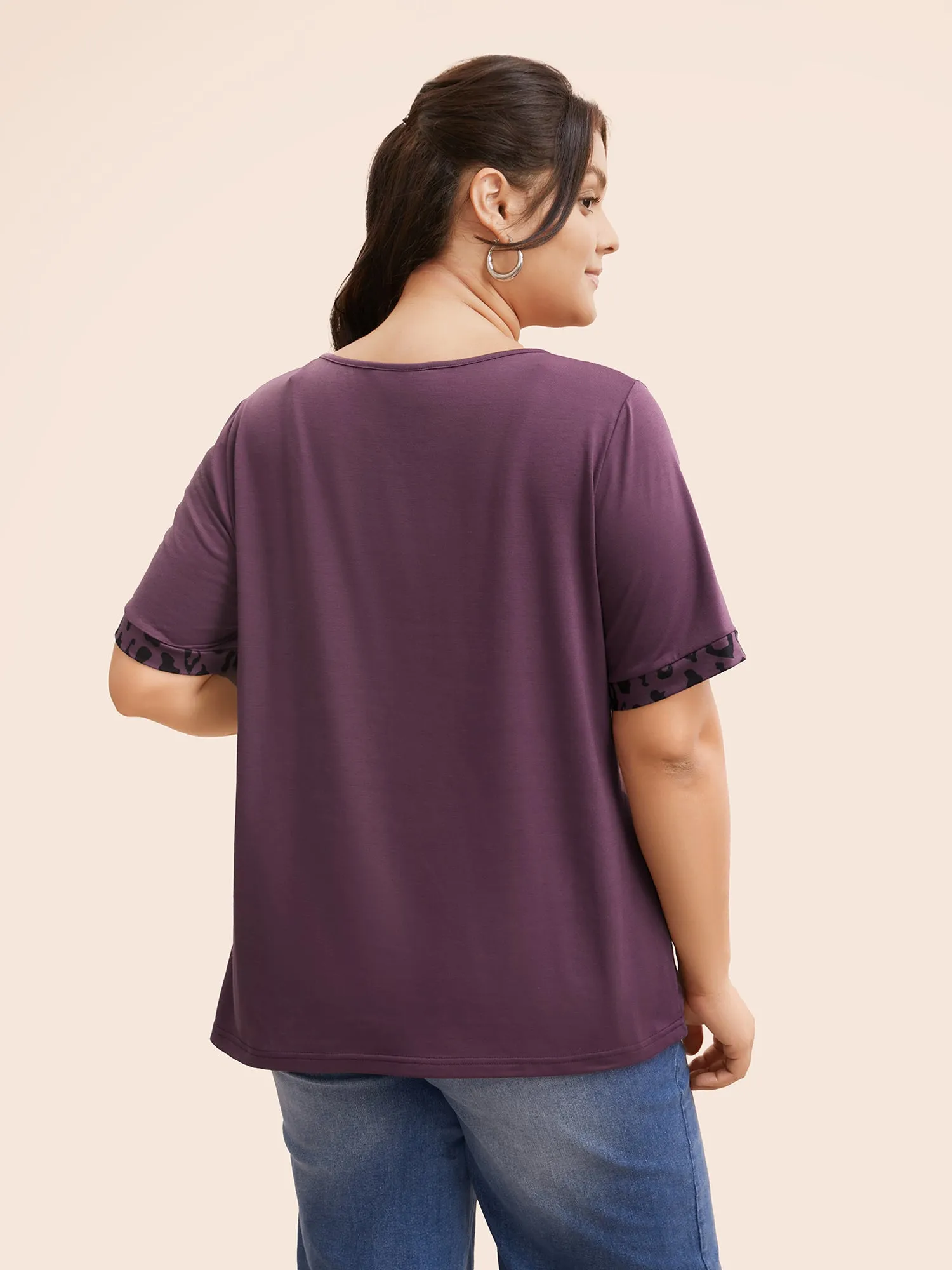 V Neck Patchwork Leopard Print T-shirt sold by Bloomchic product image thumbnail 2